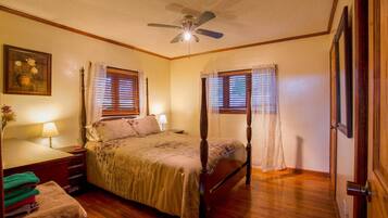 4 bedrooms, iron/ironing board, free WiFi, bed sheets