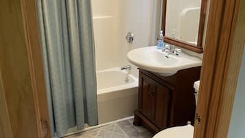 Combined shower/bathtub, hair dryer, towels, soap