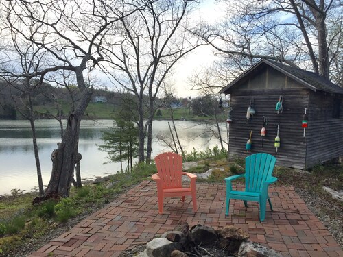 Cozy Detached Guest Cottage on Mill Pond