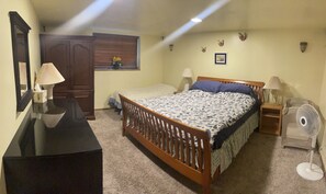 2 soveværelser, skrivebord, strygejern/strygebræt, weekendseng