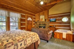1 bedroom, free WiFi, bed sheets - Cuddle Inn: Your Cozy Couple's Hideaway Awaits! (GATLINBURG)