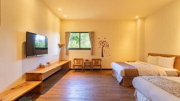 Een bureau, verduisterende gordijnen, gratis wifi, beddengoed