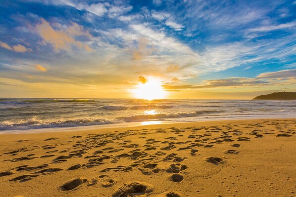 Beach nearby - Hotel Surf Blue Kata (Karon)