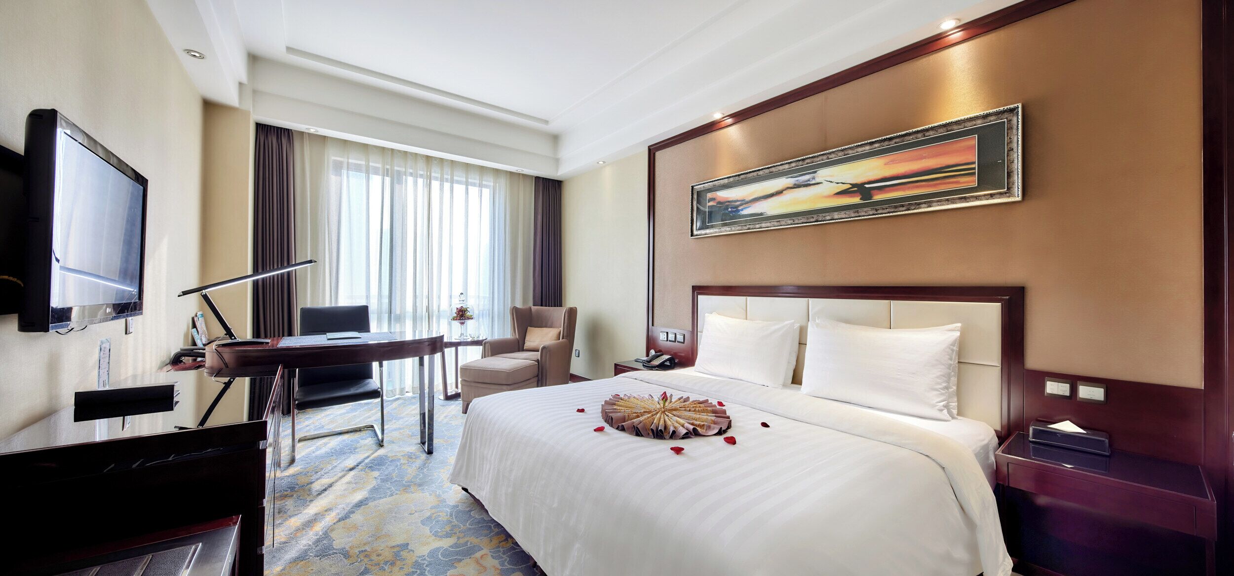 Premium bedding, minibar, desk, blackout curtains