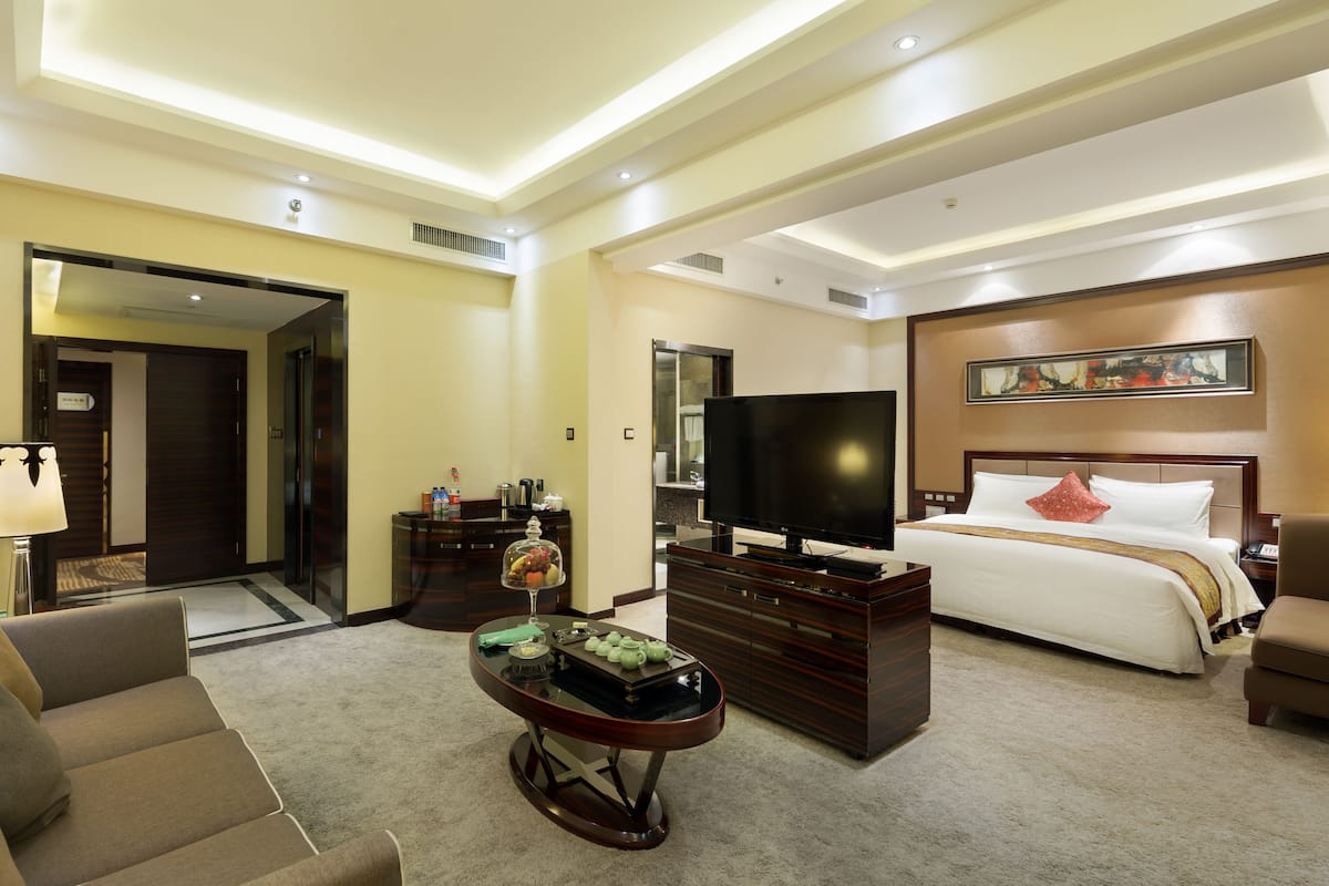 Kamar Eksekutif, 1 Tempat Tidur Queen | Area keluarga | TV