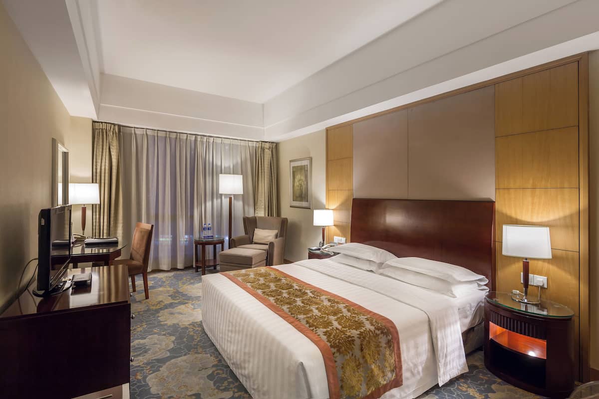 Kamar Superior, 1 Tempat Tidur Queen | Seprai premium, minibar, meja kerja, dan tirai kedap cahaya