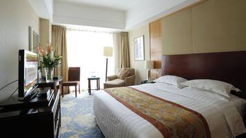 Premium bedding, minibar, desk, blackout drapes