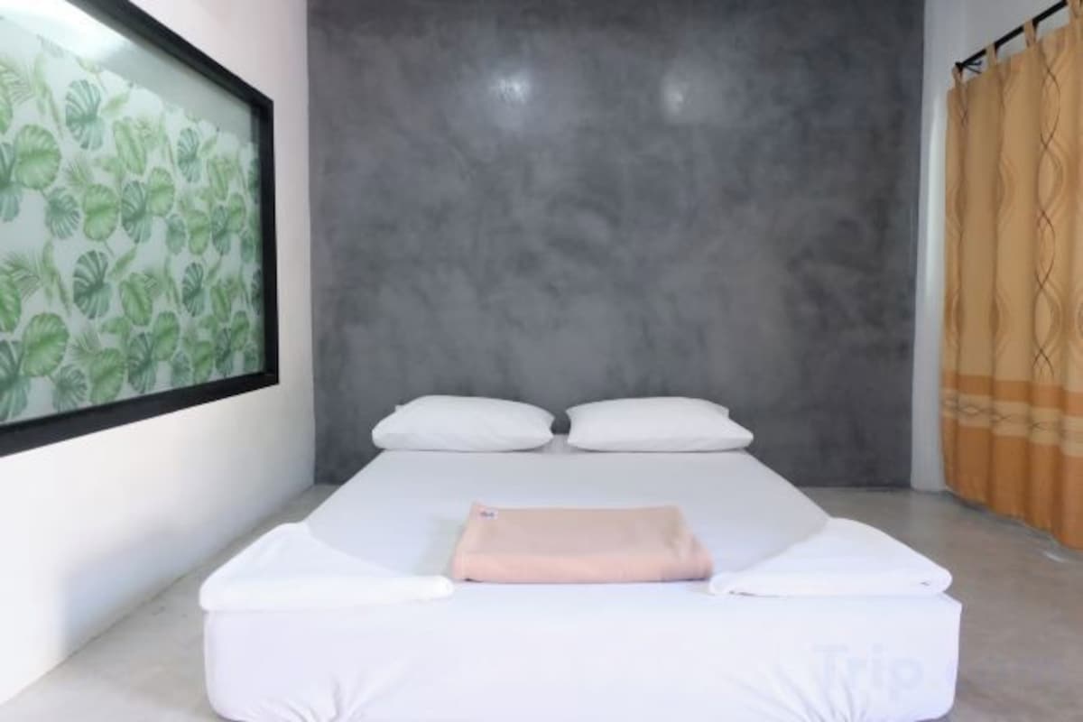 Bureau, rideaux occultants, chambres insonorisées, Wi-Fi gratuit
