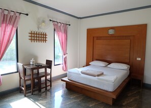 Villa | Skrivebord, blendingsgardiner, lydisolert og wi-fi (inkludert)