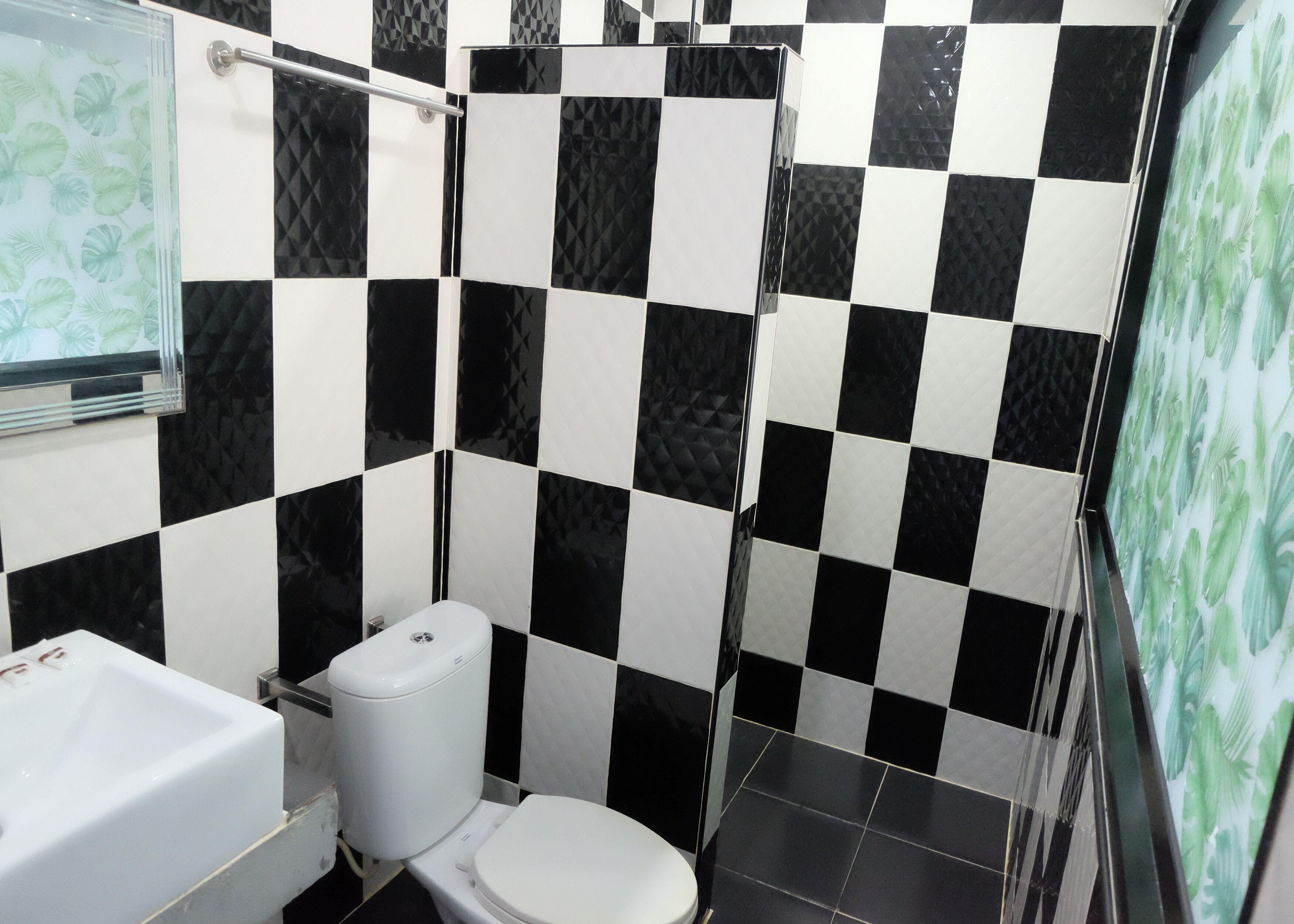 shower, rainfall showerhead, free toiletries, towels