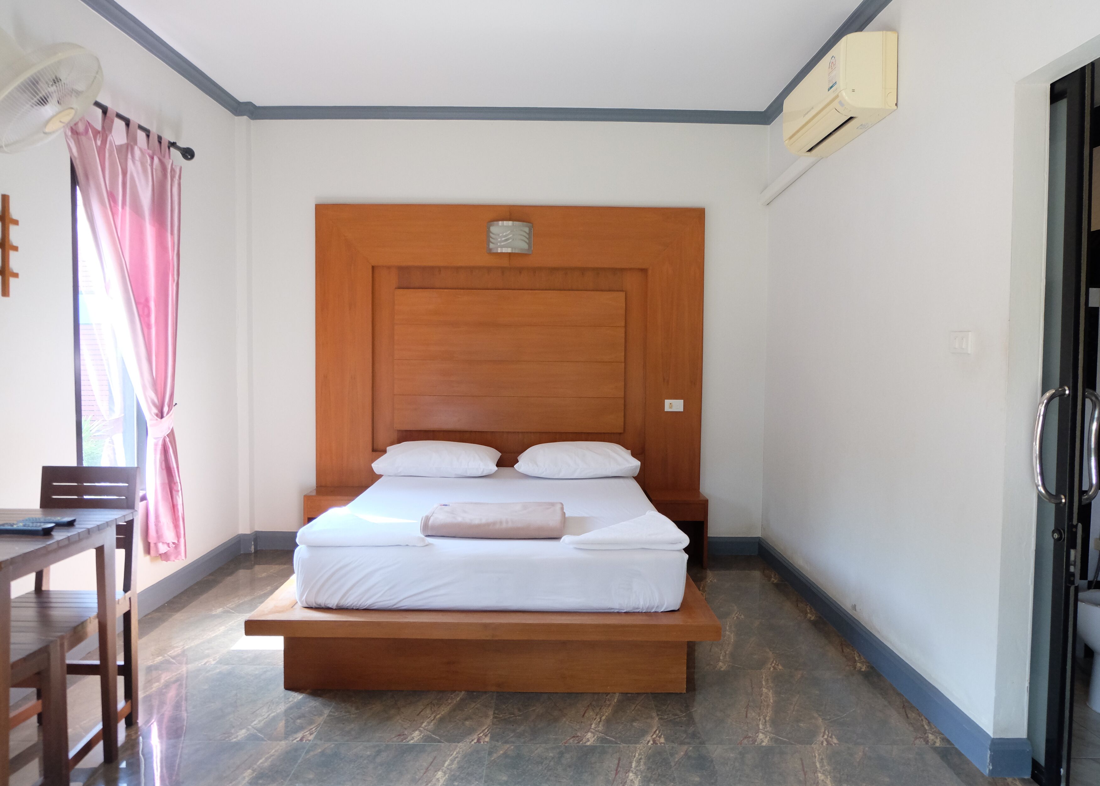 villa | 1 bedroom, desk, blackout curtains, soundproofing