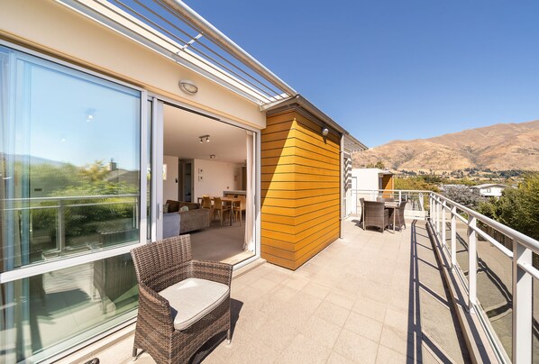 Premium Apartment, 2 Bedrooms | Balcony