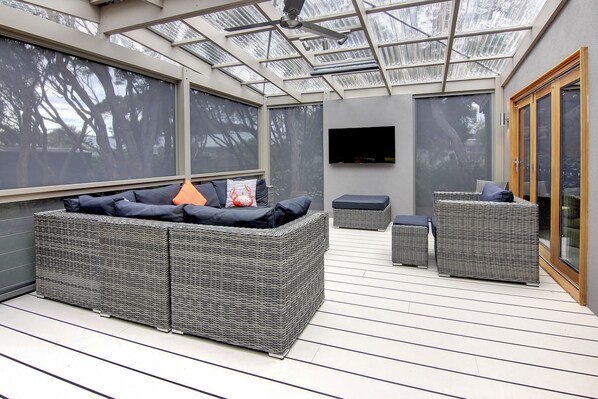 TV màn hình phẳng, lò sưởi