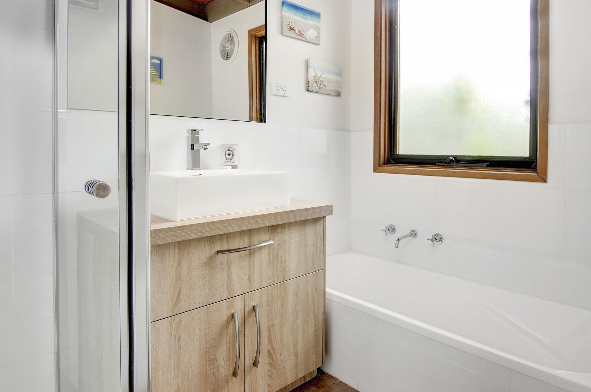 Separate tub and shower, free toiletries, hair dryer, towels