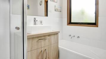 Separate tub and shower, free toiletries, hair dryer, towels