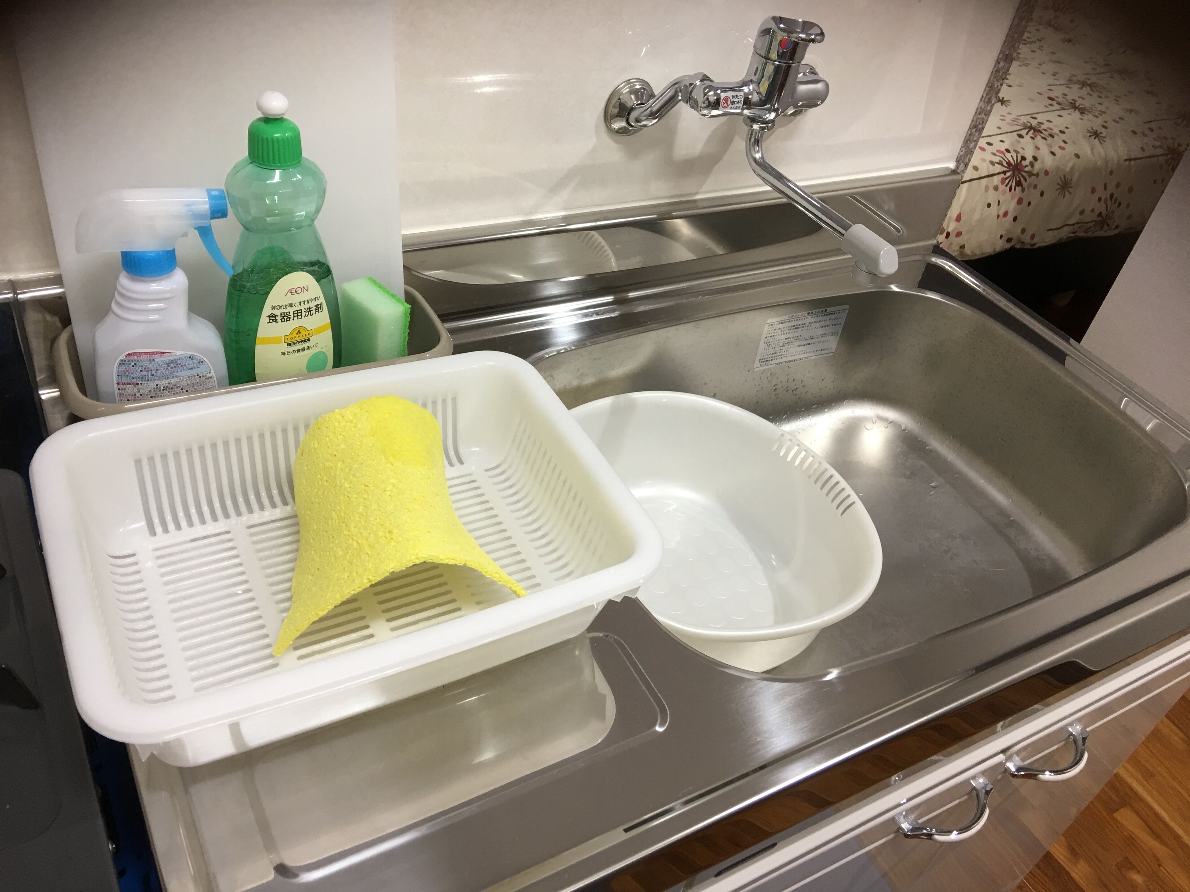 冰箱、微波炉、电热水壶