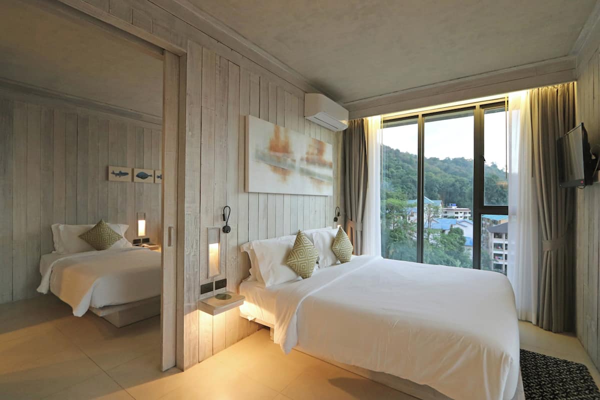 Free minibar items, in-room safe, laptop workspace, blackout curtains