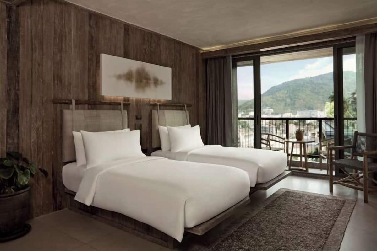 1 bedroom, free minibar items, in-room safe, laptop workspace