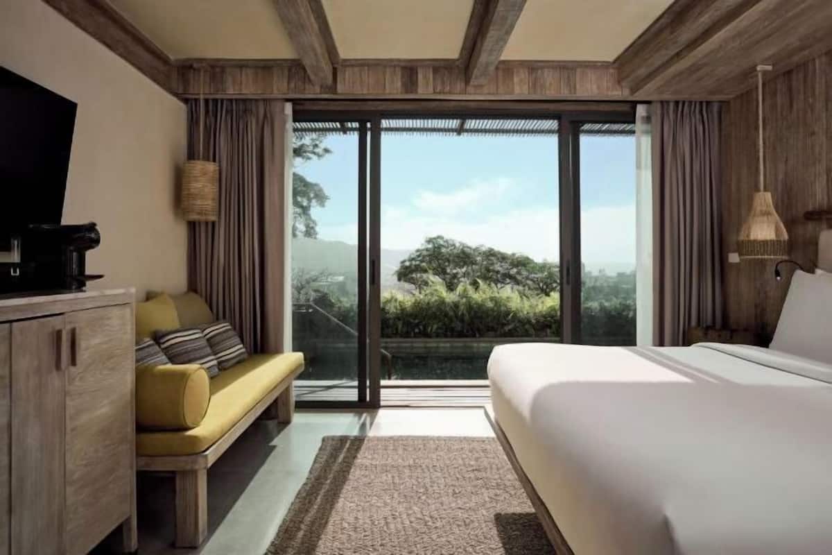 1 bedroom, free minibar items, in-room safe, laptop workspace