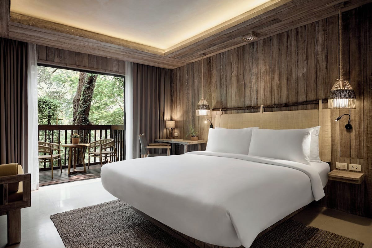 Premium Room, 1 King Bed, Garden View
