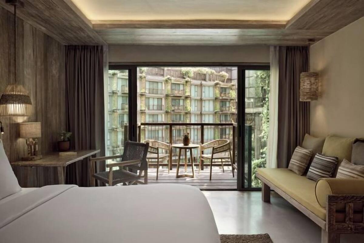 Free minibar items, in-room safe, laptop workspace, blackout curtains