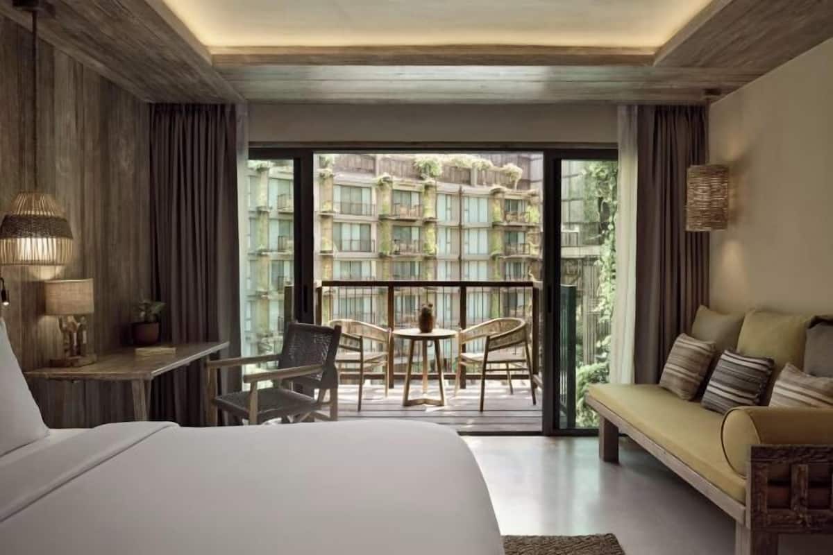 1 bedroom, free minibar items, in-room safe, laptop workspace
