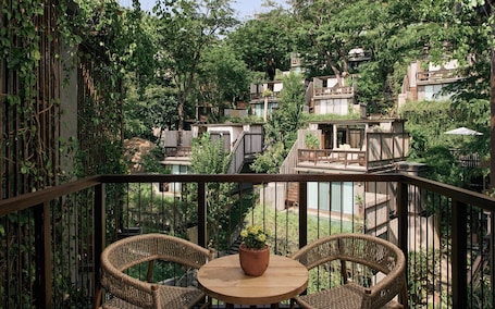 套房, 2 间卧室, 花园景观 | 免费迷你吧物品、客房内保险箱、笔记本电脑工作区、遮光窗帘