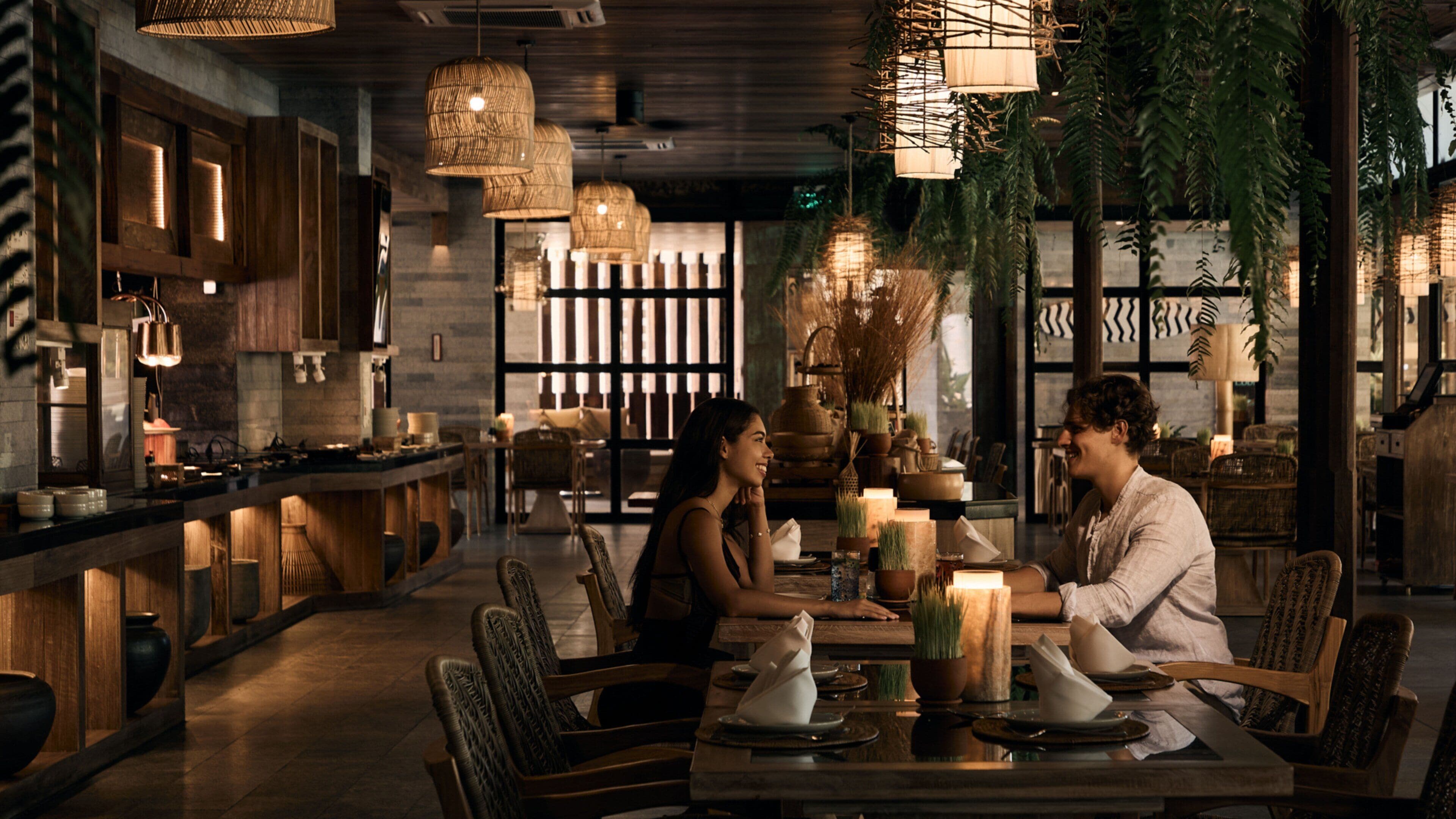 2 restaurants; breakfast, lunch, and dinner served