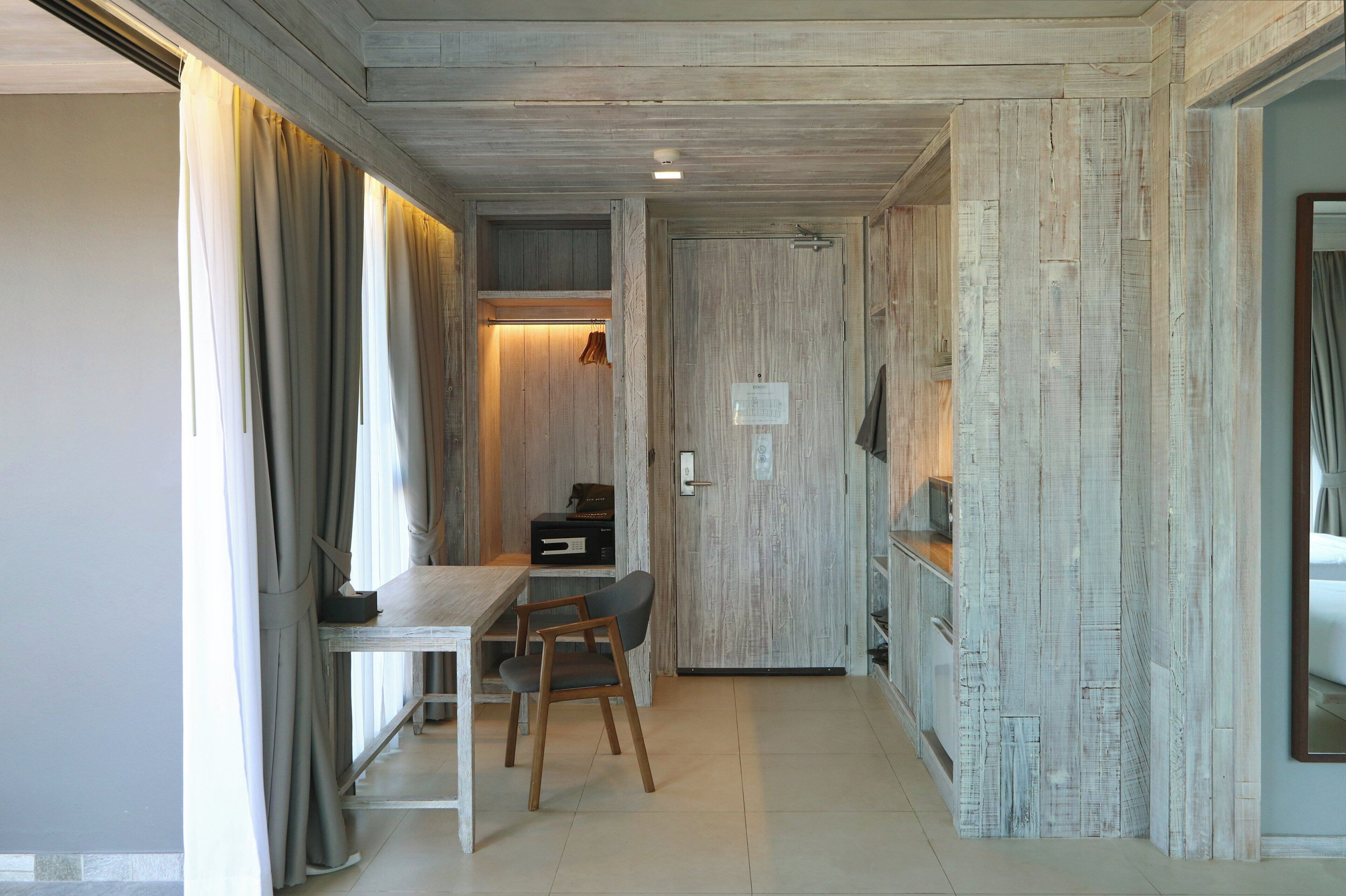 Mini-bar avec articles gratuits, coffres-forts dans les chambres