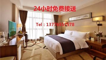 舒适大床房 | 办公桌、免费 WiFi