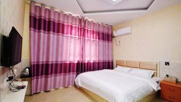 Phòng đôi tiện nghi đơn giản | Bàn, truy cập Internet không dây miễn phí