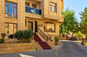 Exterior - Golden Time (Baku)