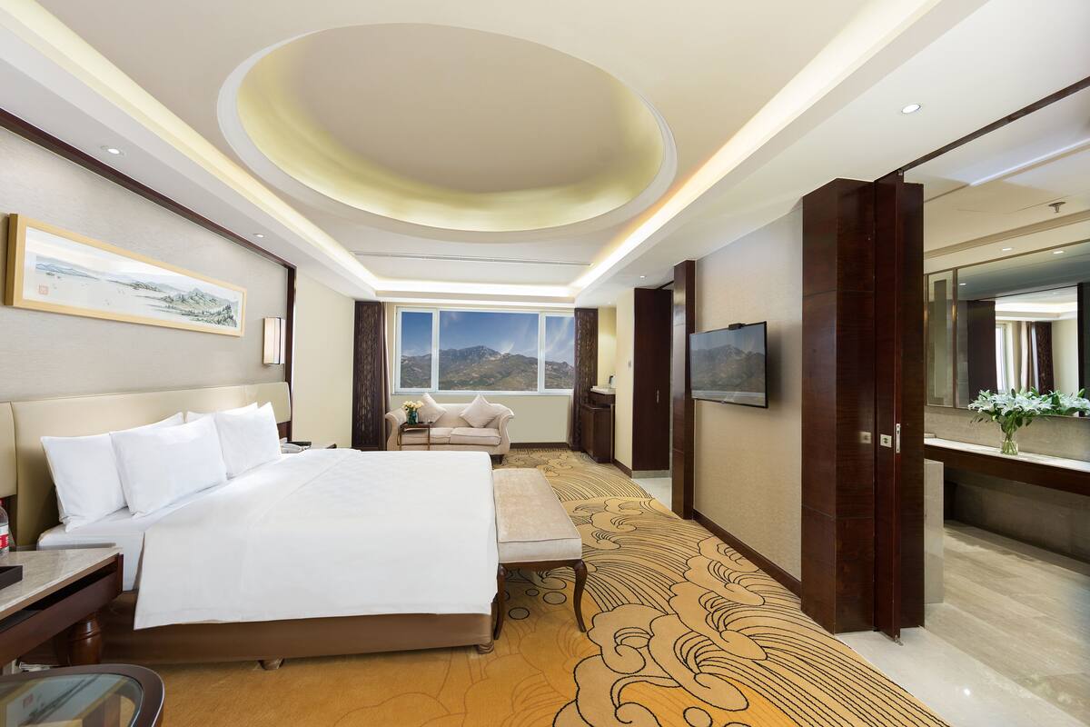 ห้องเอ็กเซกคิวทีฟดับเบิล (with Mountain View) | เครื่องนอนระดับพรีเมียม, มินิบาร์, โต๊ะทำงาน, พื้นที่ทำงานแบบใช้แล็ปท็อป