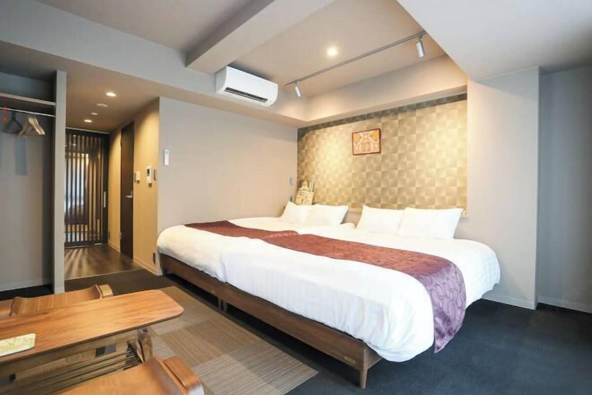 1 dormitorio, escritorio, espacio para trabajar con un portátil