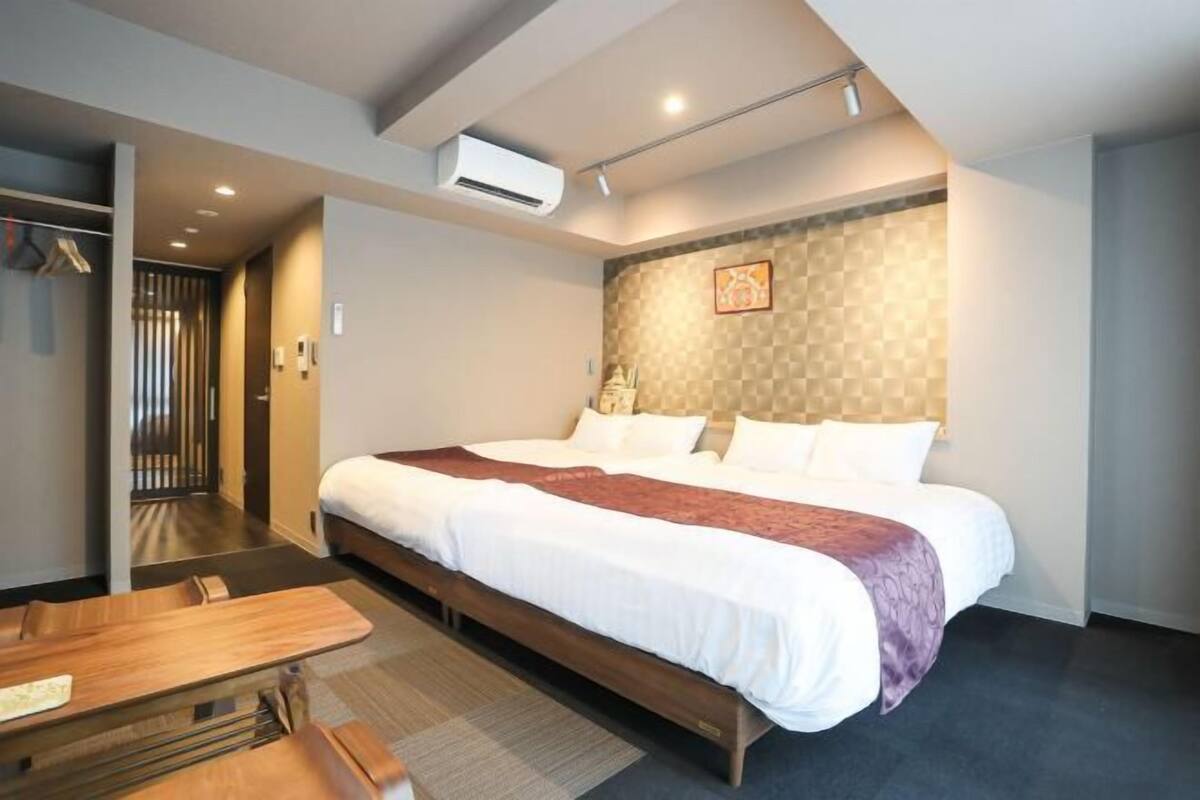 1 dormitorio, escritorio, espacio para trabajar con un portátil