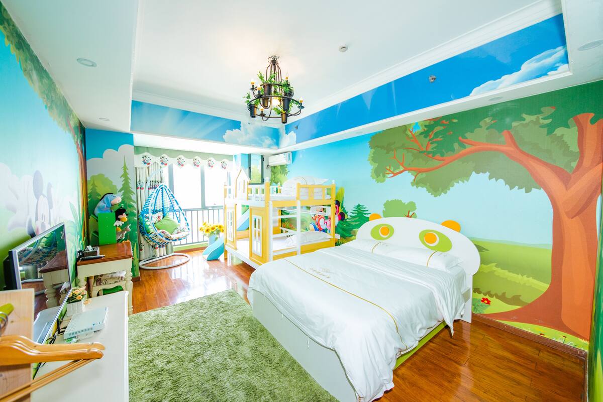 Family Room  | Blackout curtains, free WiFi