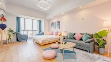 Standard Queen Room | Blackout drapes, free WiFi, wheelchair access