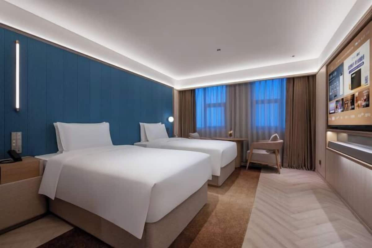 Minibar, escritorio, cortinas blackout y wifi gratis