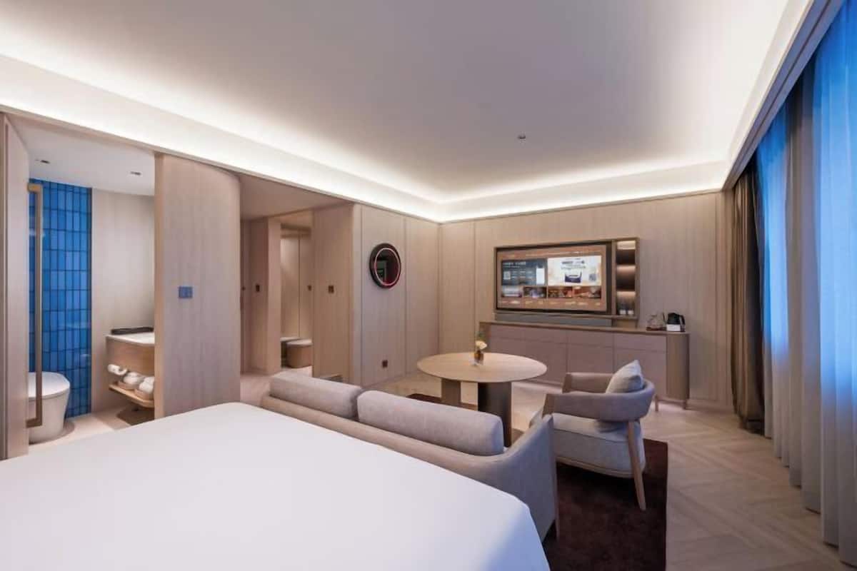 Minibar, escritorio, cortinas blackout y wifi gratis