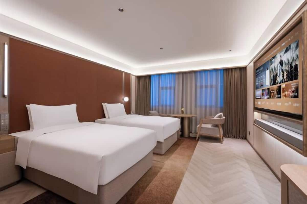Minibar, escritorio, cortinas blackout y wifi gratis