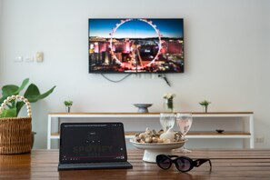 Smart TV 55 pollici con canali via cavo, TV