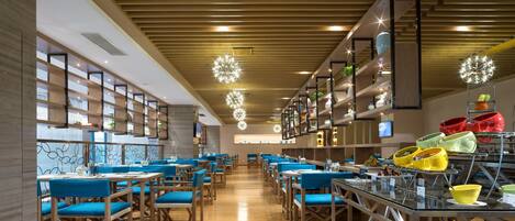 Breakfast, lunch, dinner served; local and international cuisine