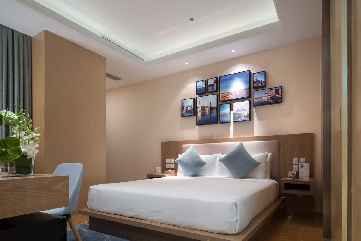 Minibar, in-room safe, desk, blackout drapes