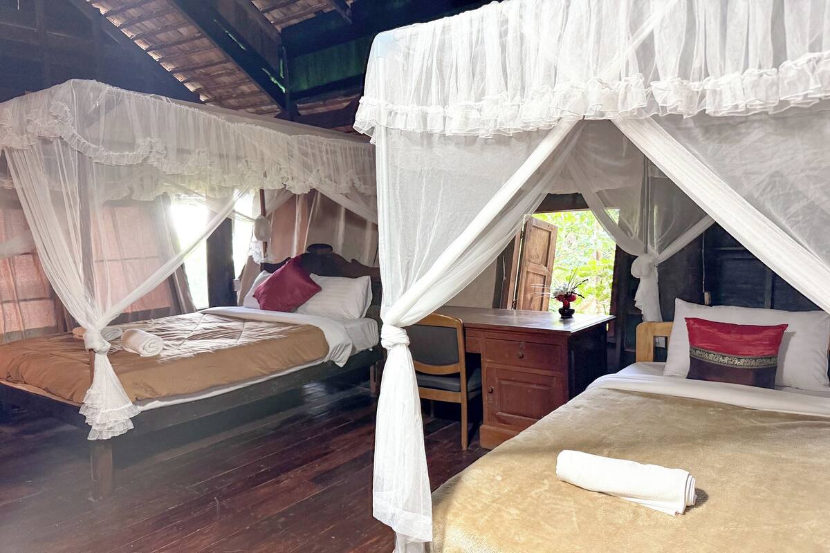 Suite | Desk, rollaway beds (surcharge), WiFi (free), bed sheets