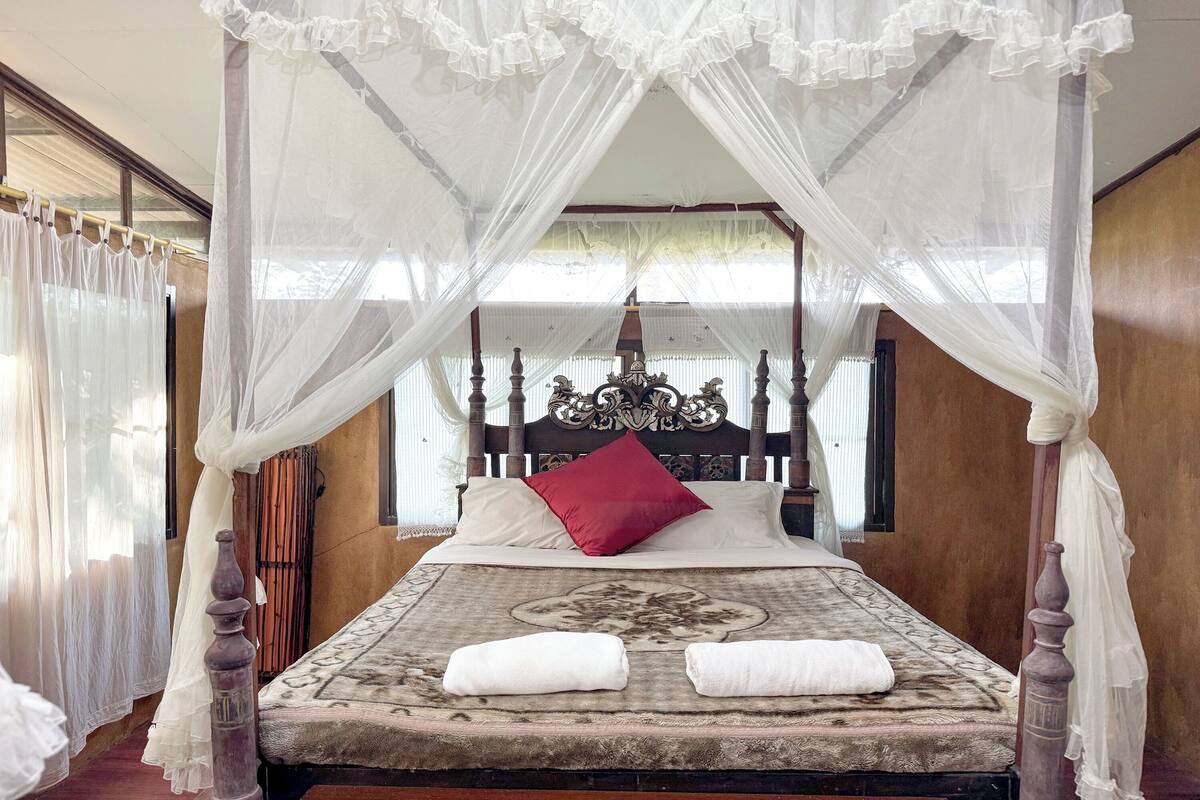 Family Room | Desk, rollaway beds (surcharge), WiFi (free), bed sheets