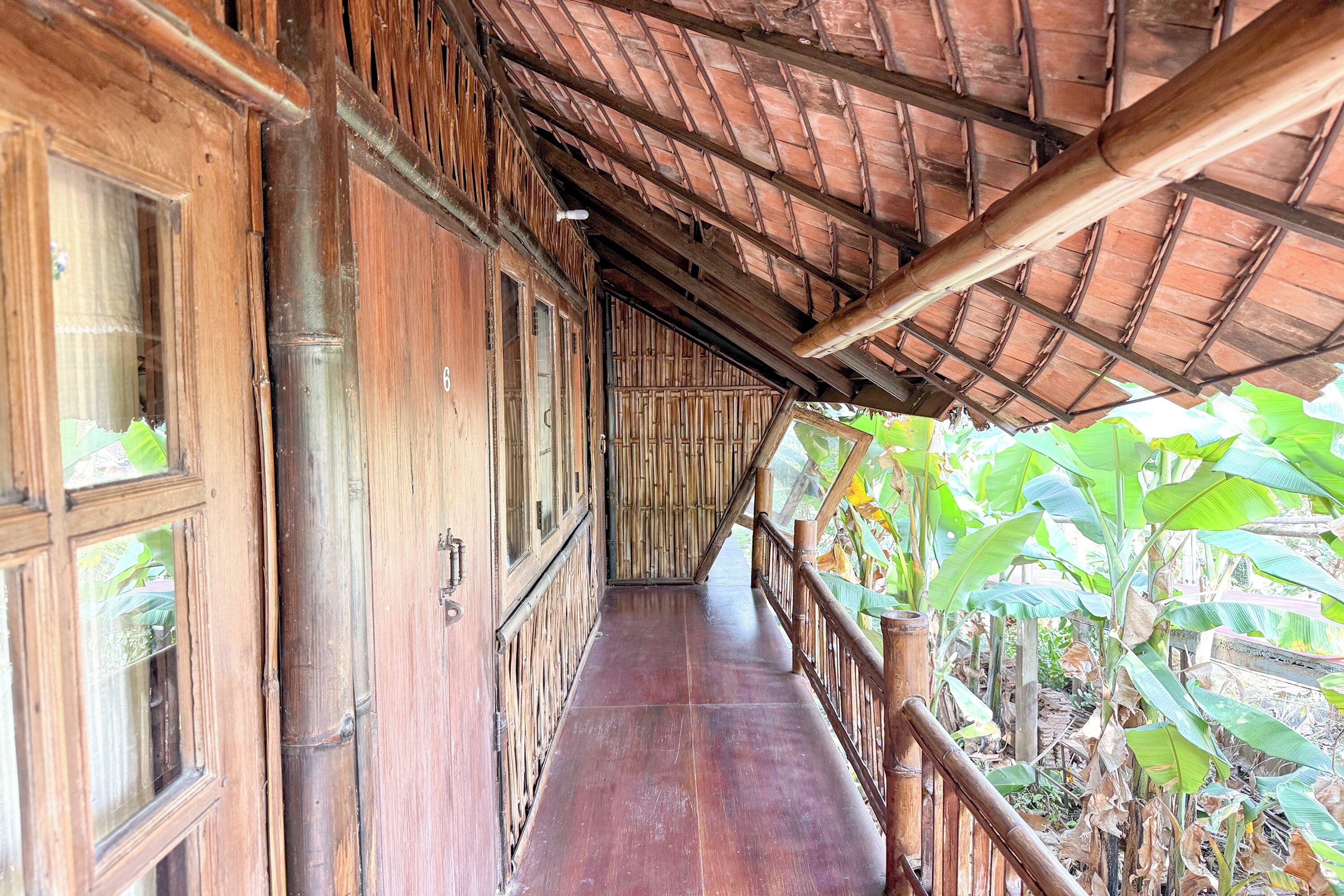 Desk, rollaway beds, free WiFi, bed sheets