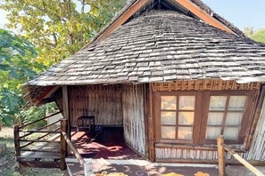 Bureau, lits pliants/supplémentaires, Wi-Fi gratuit, draps fournis