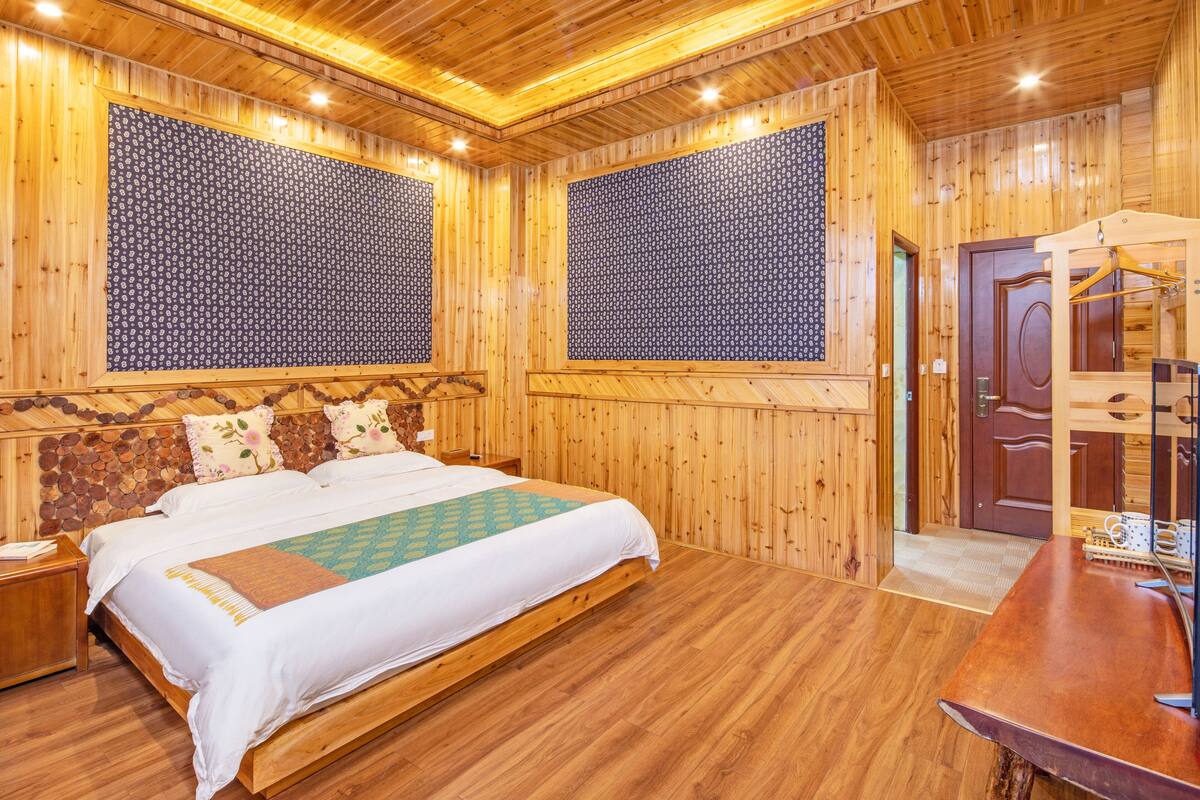 Standard Double Room | Desk, blackout curtains, soundproofing, free WiFi