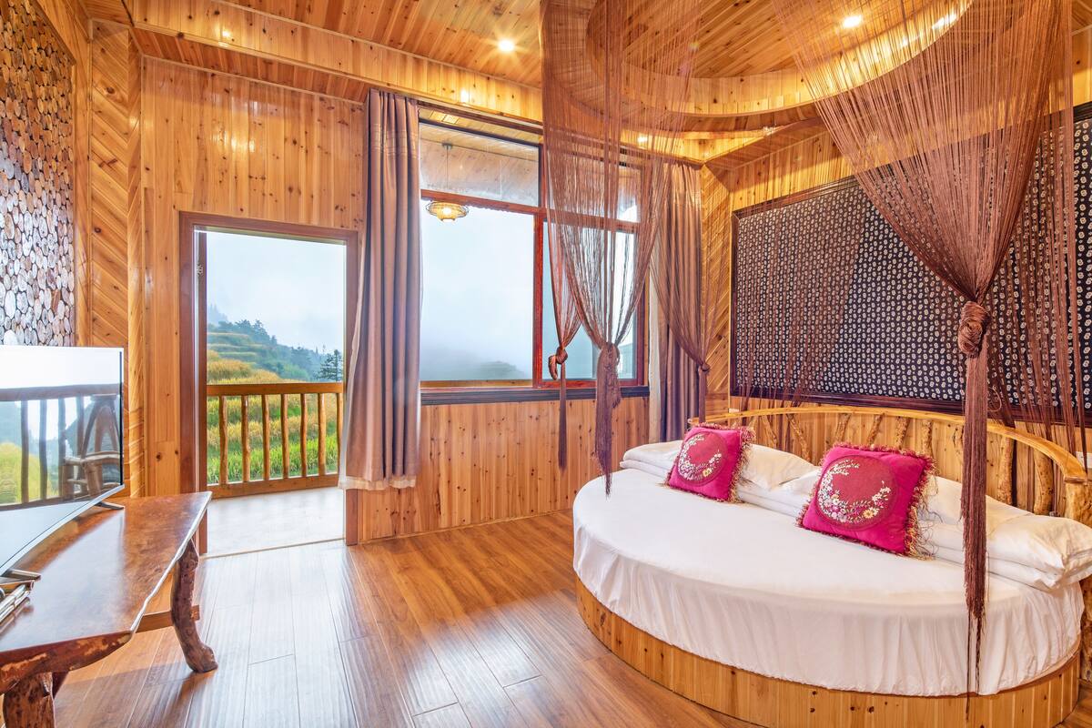 Romantic Round Bed Room | Desk, blackout curtains, soundproofing, free WiFi