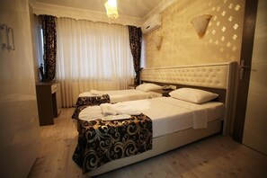 Literie de qualité supérieure, bureau, fer et planche à repasser